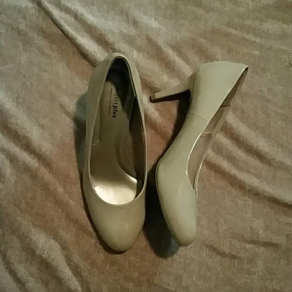Comfort Plus Pumps in Nude